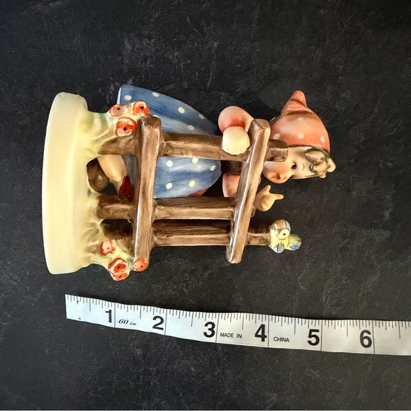 VINTAGE HUMMEL SIGNS OF SPRING #829 FIGURINE 5 inch box included - Picture 11 of 16